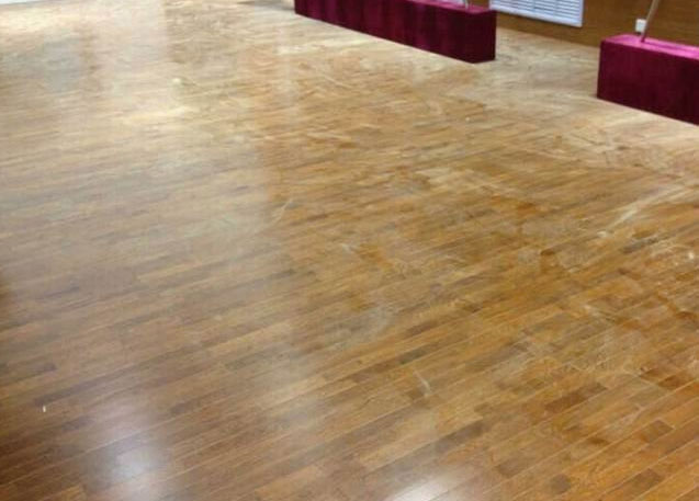 實(shí)木運(yùn)動(dòng)地板