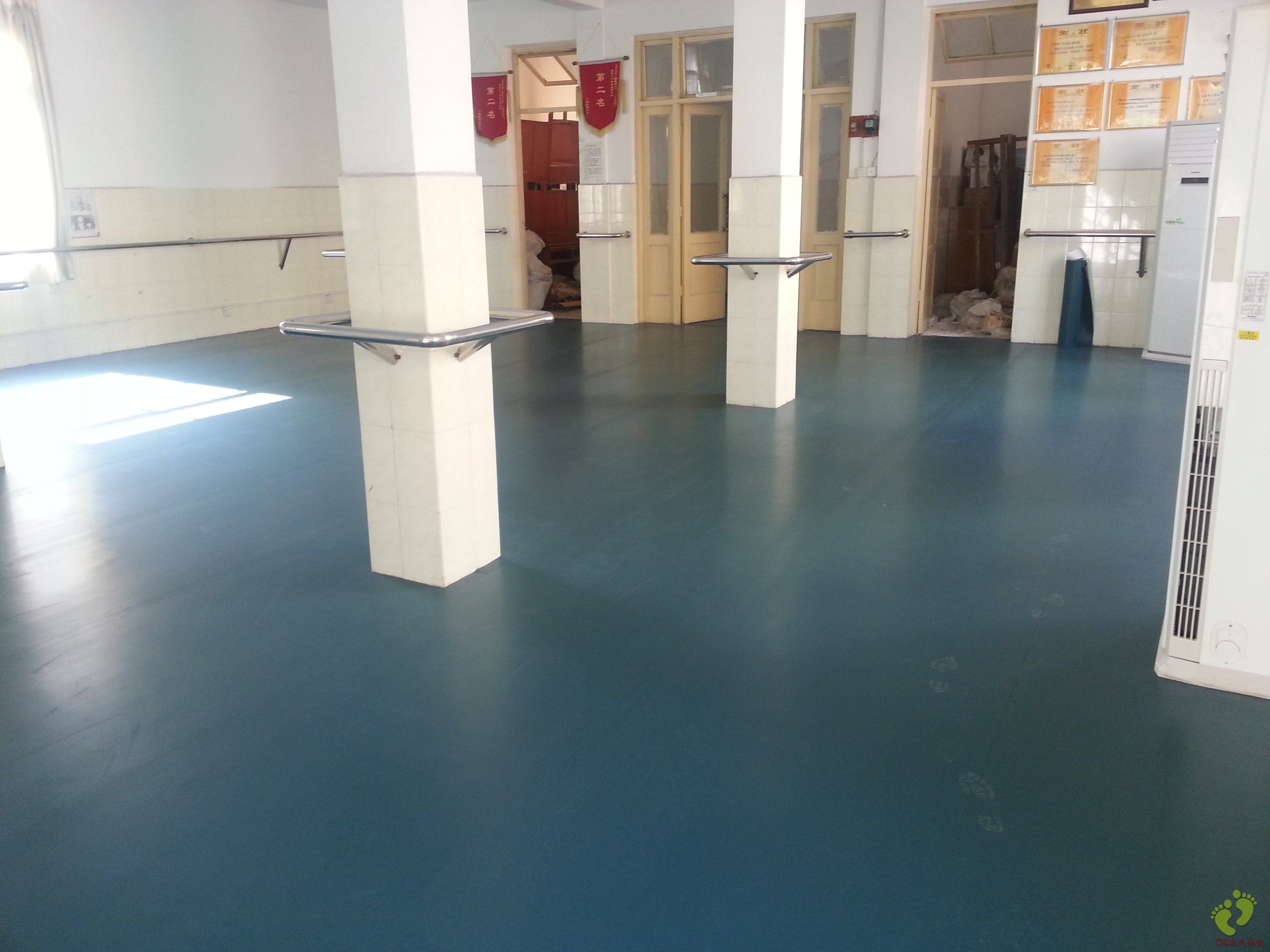 廣西醫(yī)科大學附屬口腔醫(yī)院舞蹈地膠鋪設