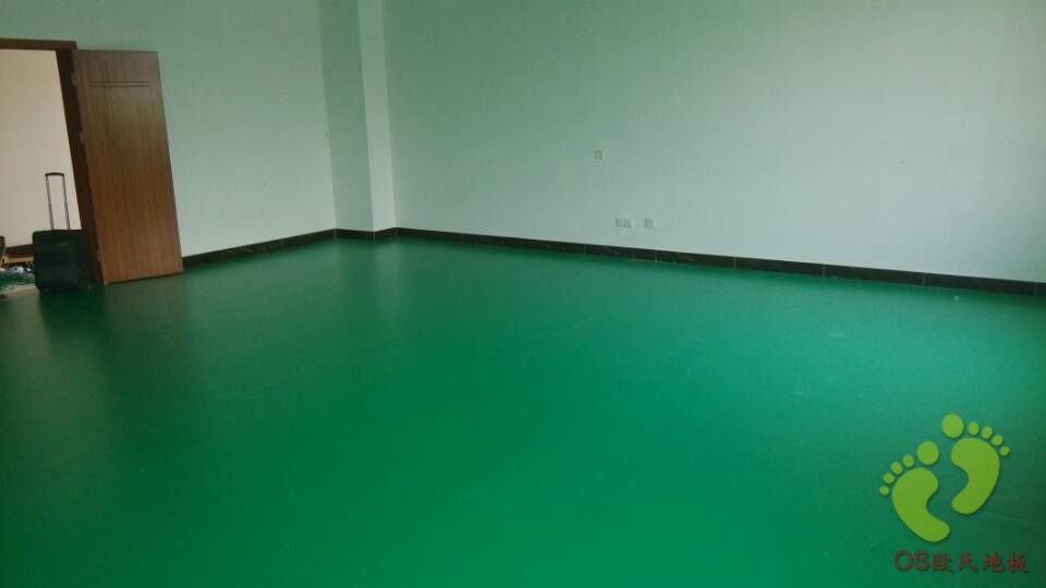 公安部邊防管理局后勤訓(xùn)練基地運(yùn)動(dòng)地膠鋪設(shè)