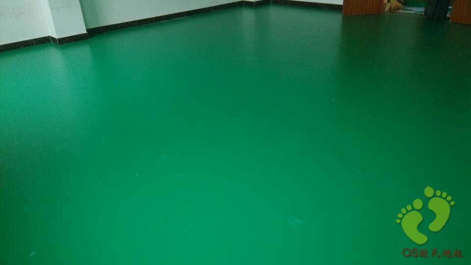 公安部邊防管理局后勤訓(xùn)練基地運(yùn)動(dòng)地膠鋪設(shè)